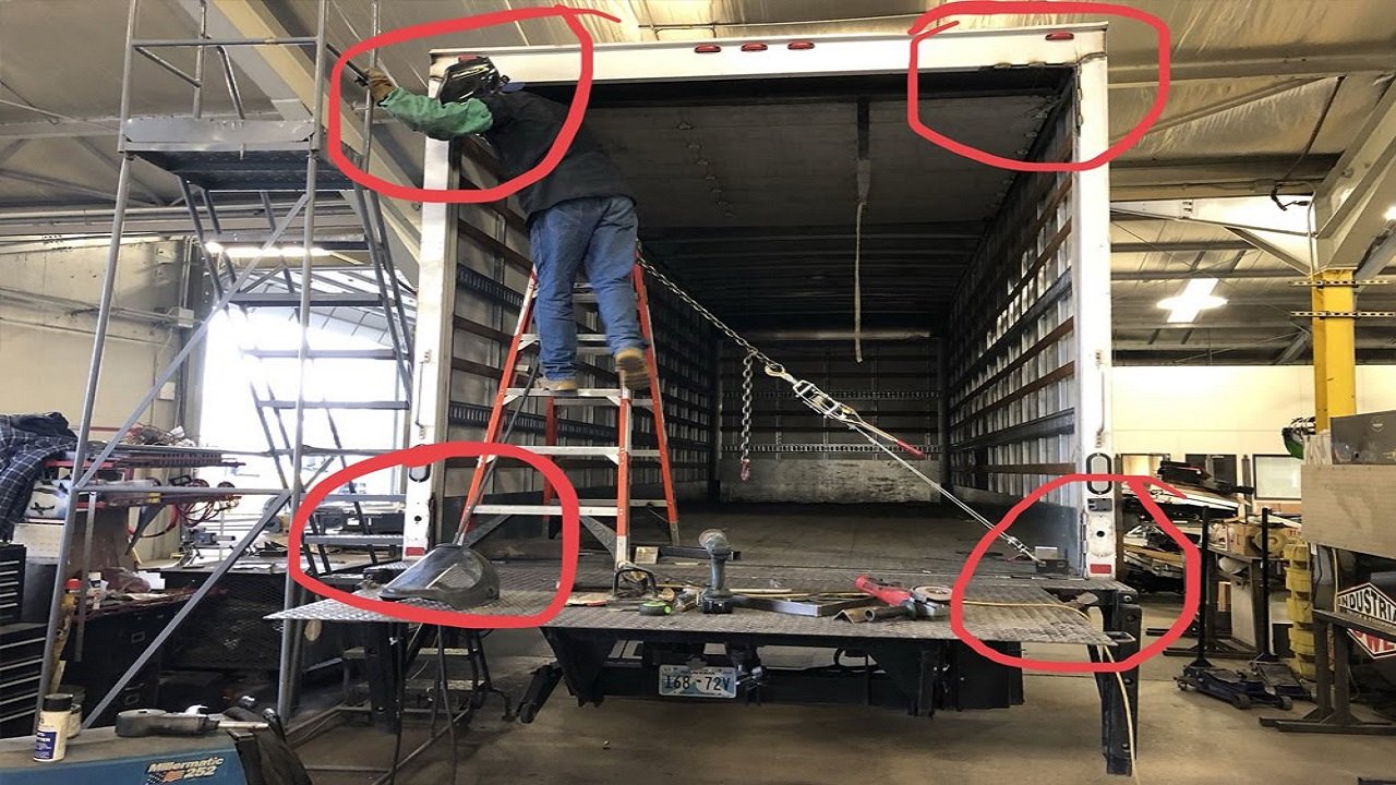 Navigating the Replacement of Box Truck Roll-Up Door Parts: Key Considerations