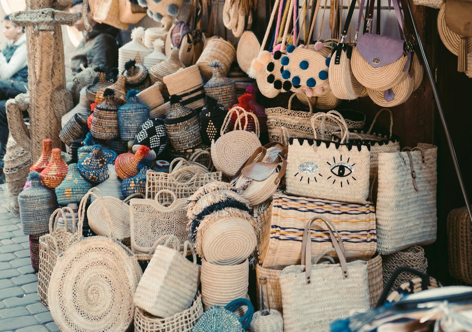 Wholesale Handbags: Nourishing Niche Markets and Emerging Trends