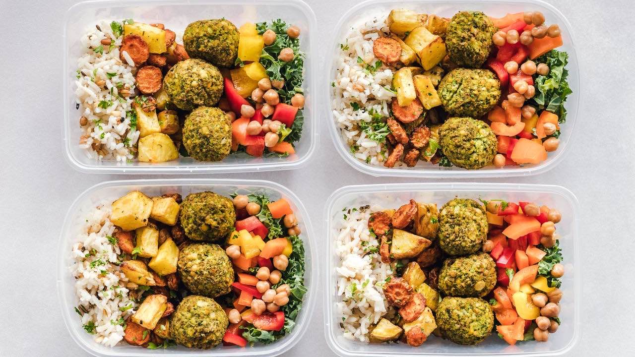 Stainless Steel vs. Plastic Lunch Boxes When Buying in Bulk: It's Not Just a Material Question